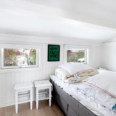 Lovely Bright Summer House Close To The Сasa de vacaciones Rødvig