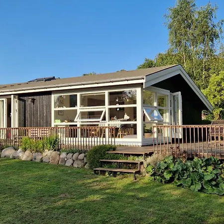Mooi Licht Zomerhuis Dicht Bij Water En *