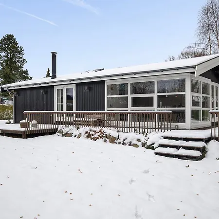 Lovely Bright Summer House Close To The Feriehus Rødvig