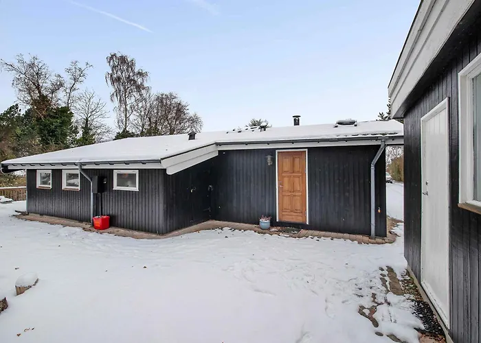 Lovely Bright Summer House Close To The Semesterbostad Rødvig